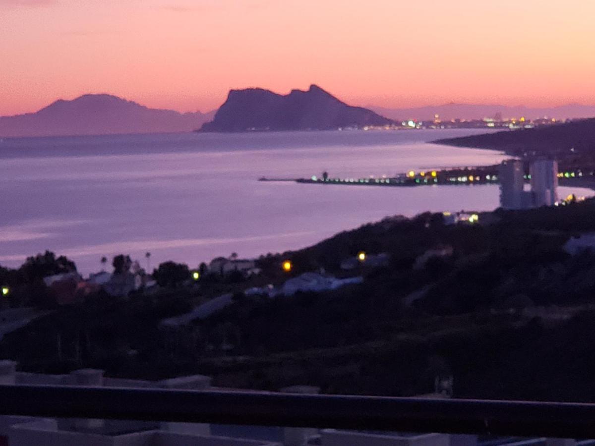 Villa Manilva Townhouse With Spectacular Views Of Gibraltar Exterior foto